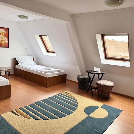Complex Select Hotel Medias Bagian luar foto