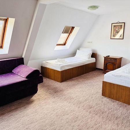 Complex Select Hotel Medias Bagian luar foto