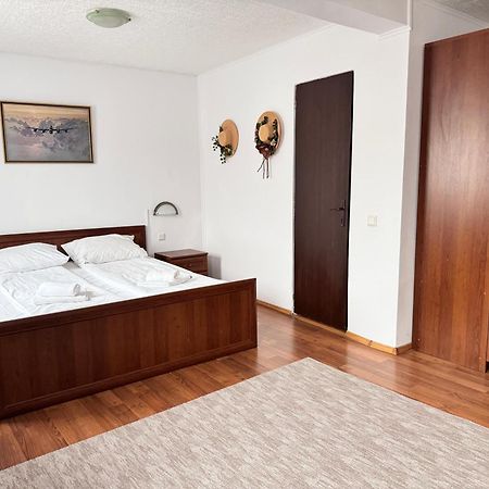 Complex Select Hotel Medias Bagian luar foto