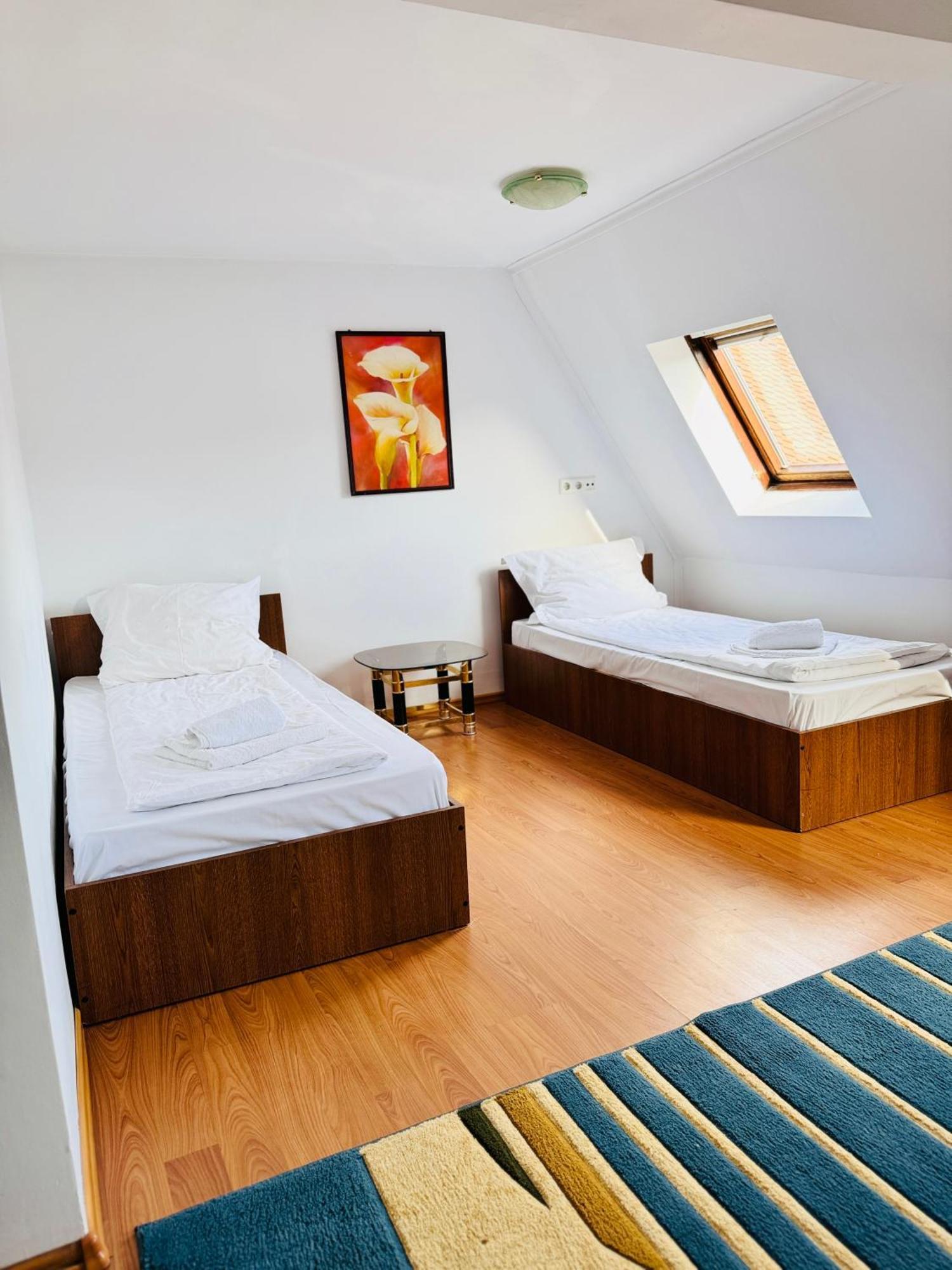 Complex Select Hotel Medias Bagian luar foto