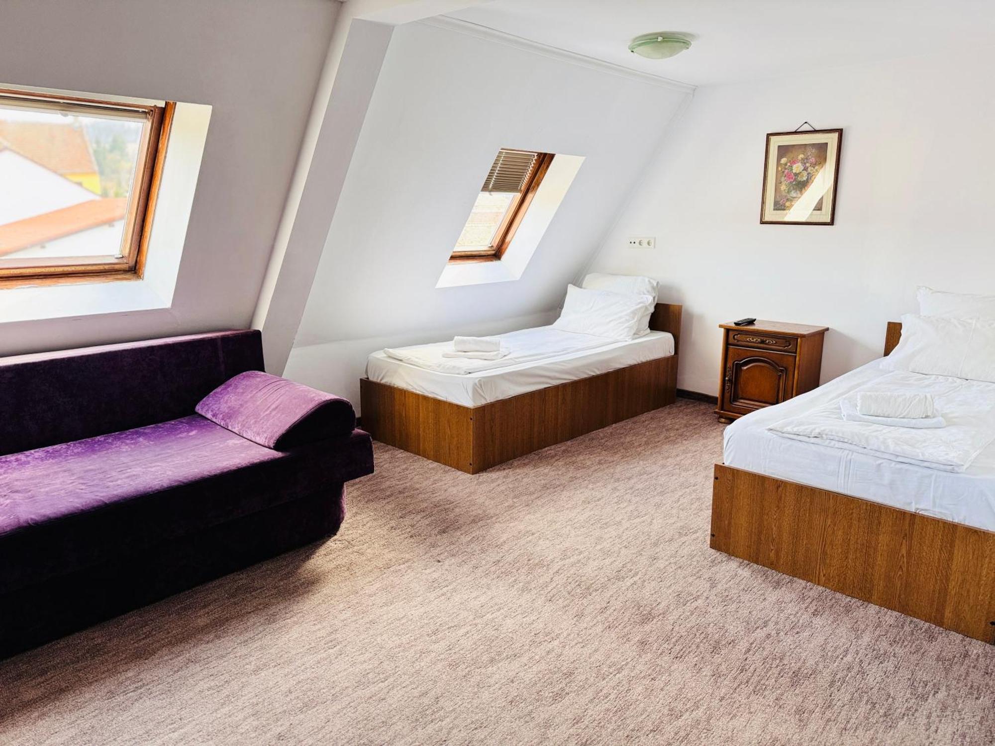 Complex Select Hotel Medias Bagian luar foto