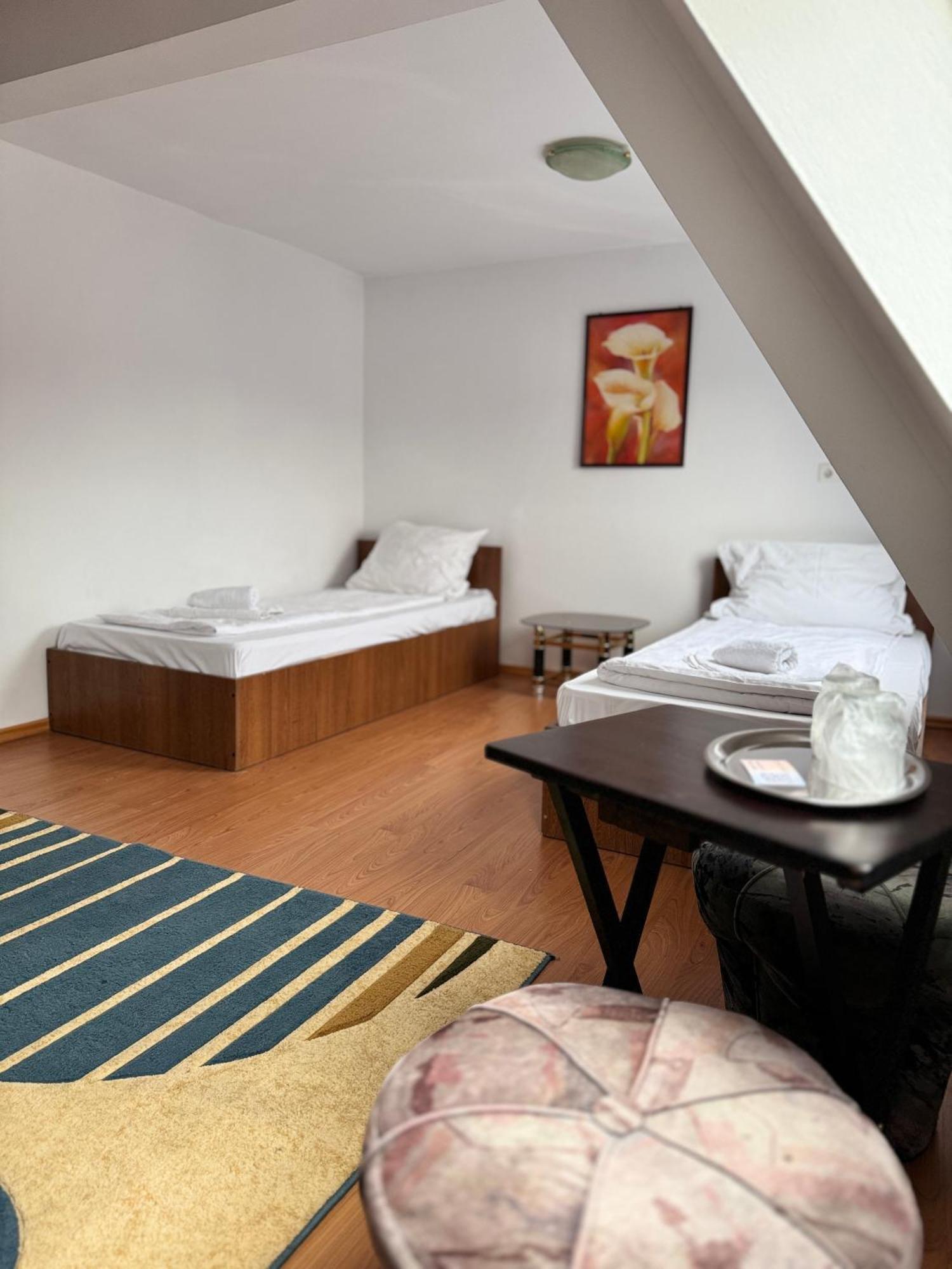 Complex Select Hotel Medias Bagian luar foto