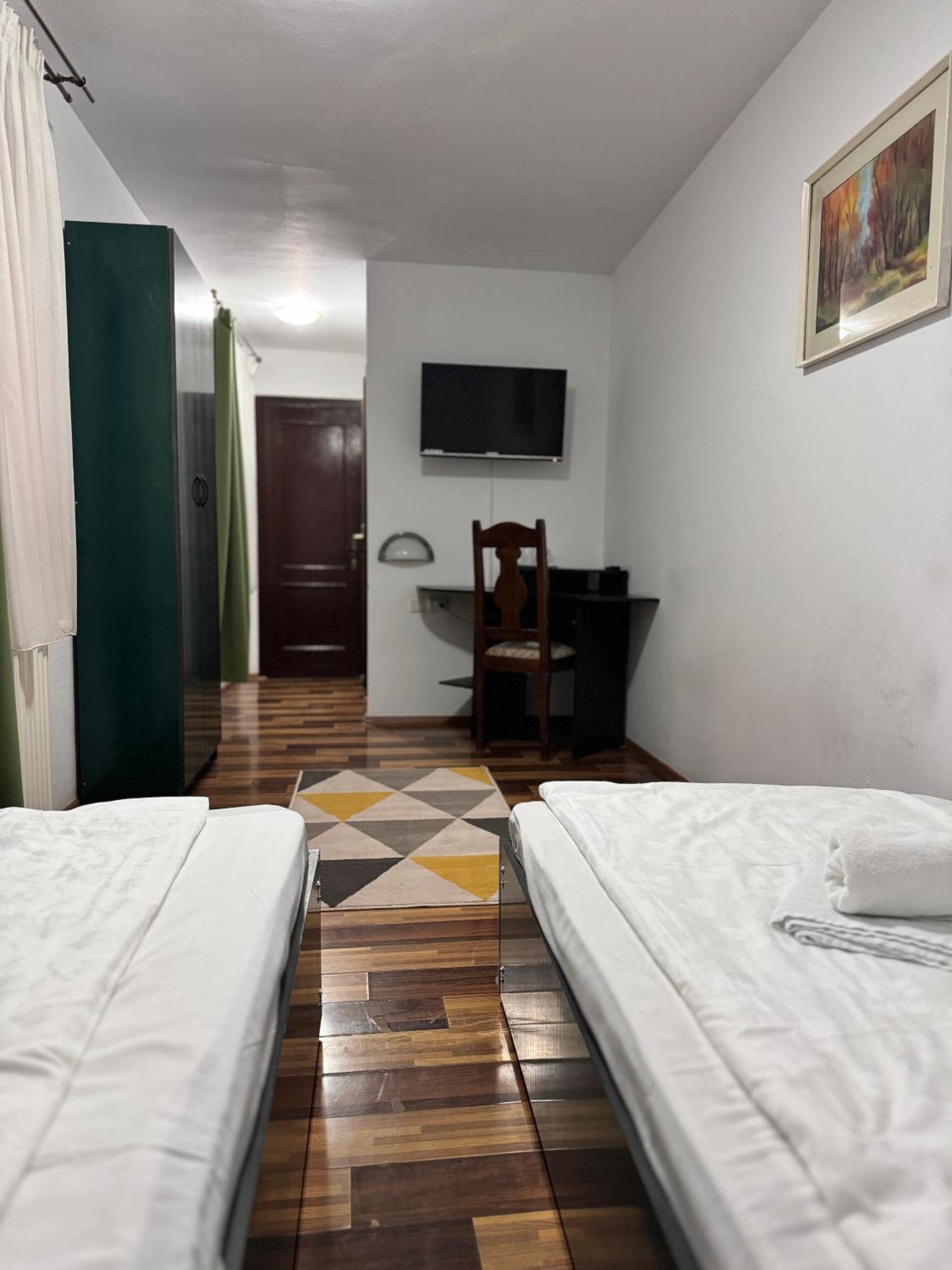 Complex Select Hotel Medias Bagian luar foto