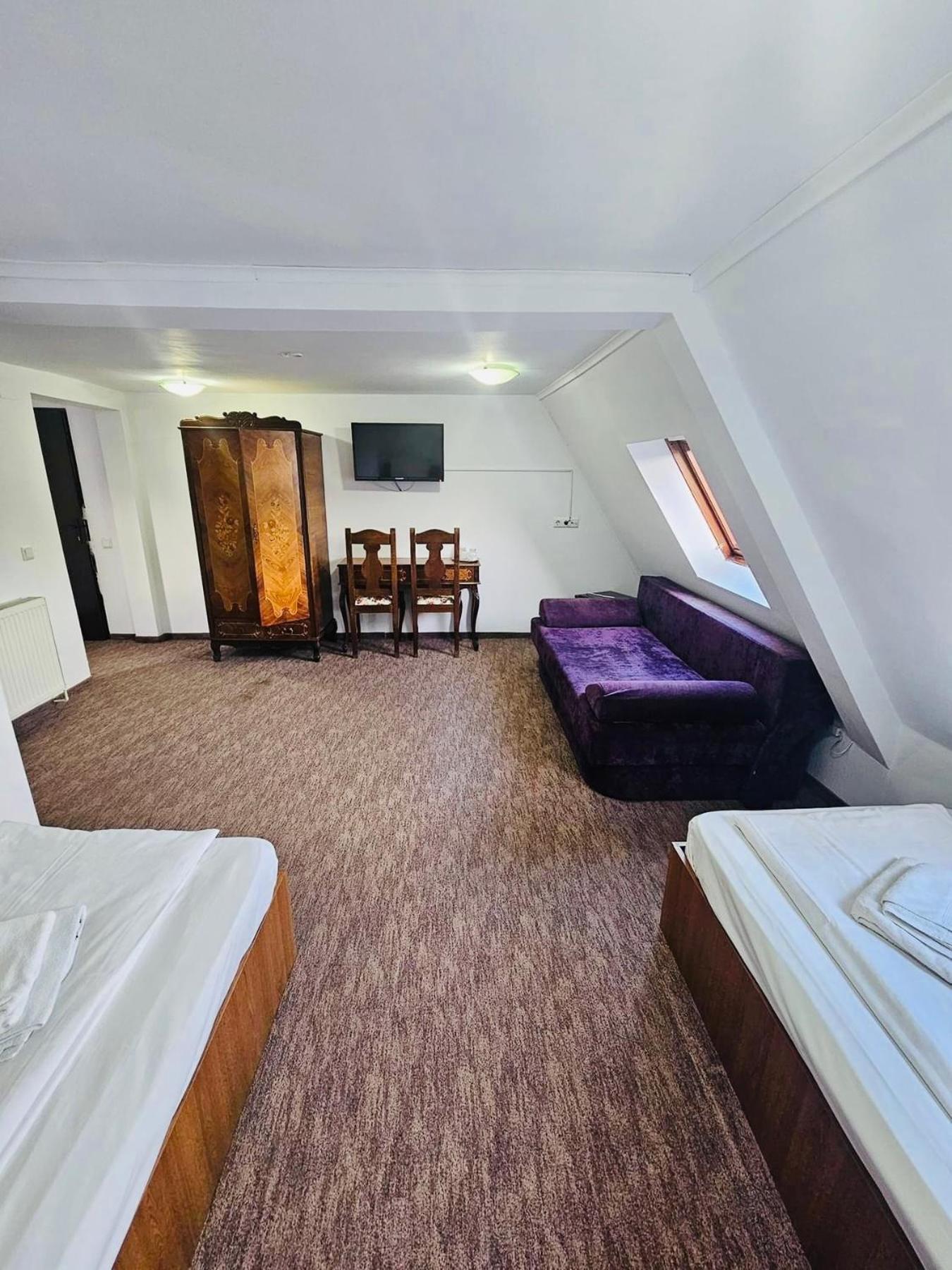 Complex Select Hotel Medias Bagian luar foto