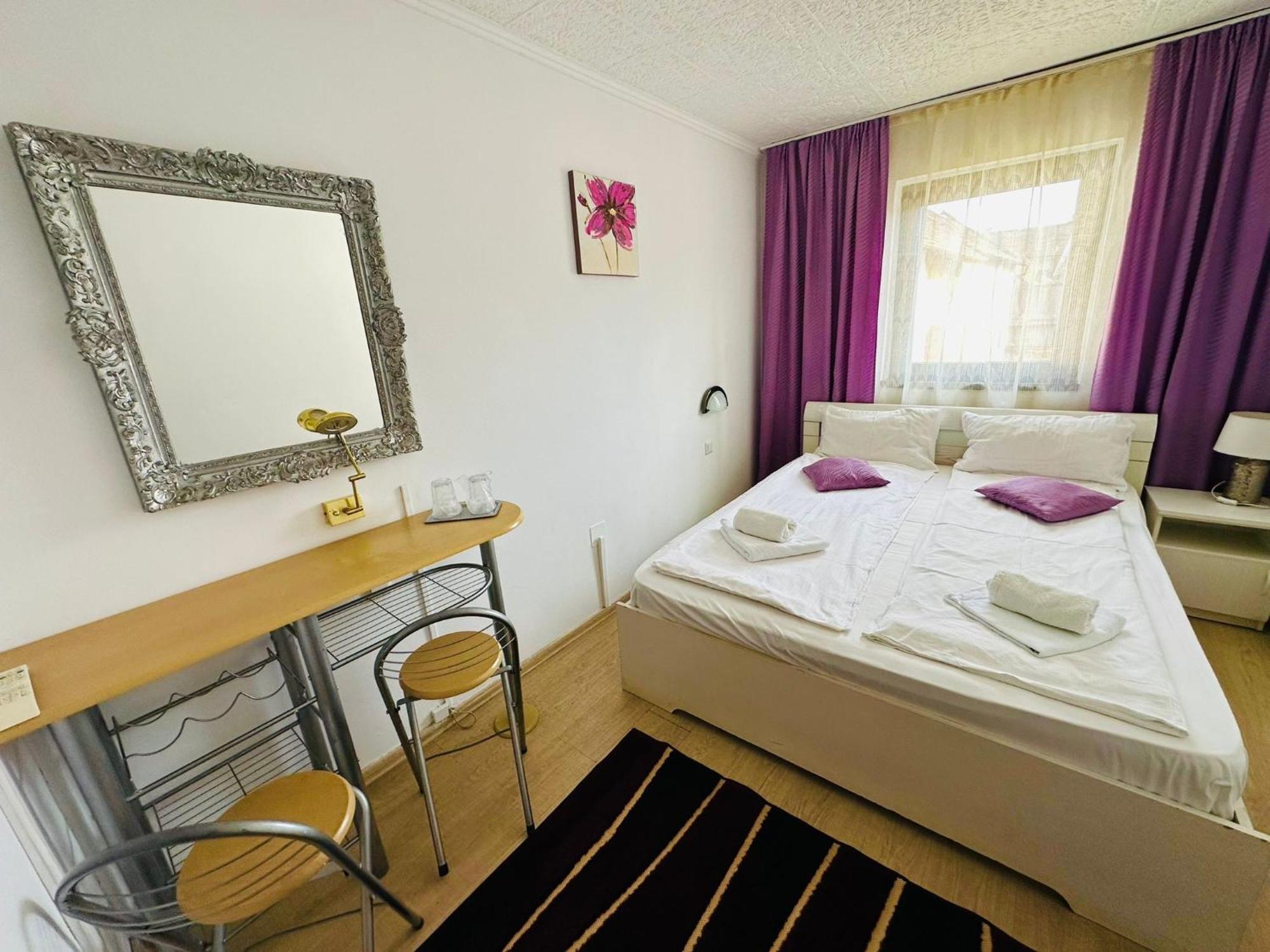 Complex Select Hotel Medias Bagian luar foto