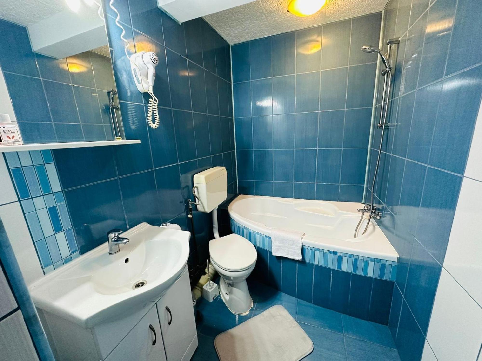 Complex Select Hotel Medias Bagian luar foto